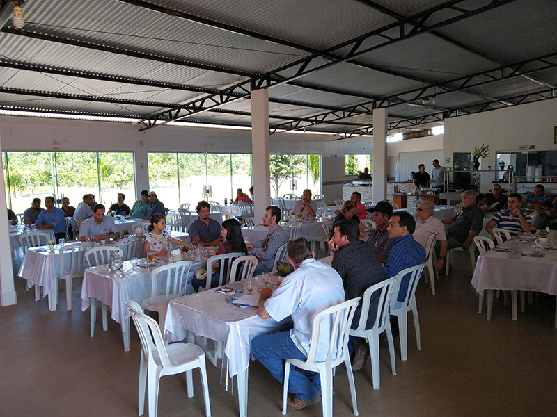 O encontro foi promovido por nosso representante comercial Sérgio Eduardo Ribeiro, da Agro Raça, em parceria com o Sindicato Rural do município.