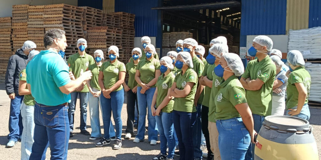 Fábrica da Premix em Presidente Prudente recebe estudantes de Agronegócio
